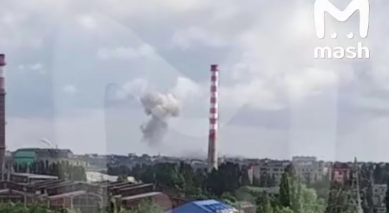 У російському Таганрозі стався сильний вибух через ракету У російському Таганрозі стався сильний вибух через ракету