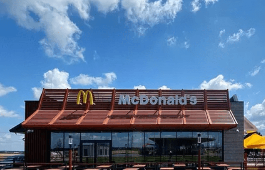В Україні відкрився перший McDonald’s на трасі – він конкуруватиме з мережами АЗС В Україні відкрився перший McDonald’s на трасі – він конкуруватиме з мережами АЗС