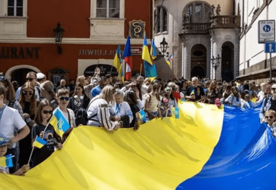 Будують наметові містечка: У Чехії розпочалися виселення українських біженців Будують наметові містечка: У Чехії розпочалися виселення українських біженців