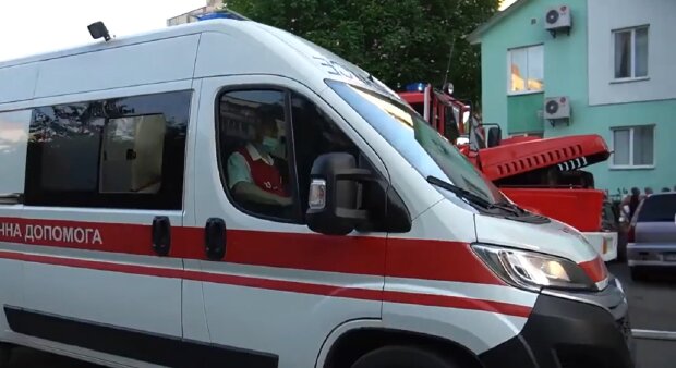 Знялося ручне гальмо і авто покотилося на пляж: біда трапилася біля Дніпра Знялося ручне гальмо і авто покотилося на пляж: біда трапилася біля Дніпра