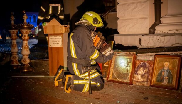 Росіяни знову вдарили по центру Одеси, не пошкодувавши навіть собор УПЦ МП: кадри руйнувань і подробиці Росіяни знову вдарили по центру Одеси, не пошкодувавши навіть собор УПЦ МП: кадри руйнувань і подробиці