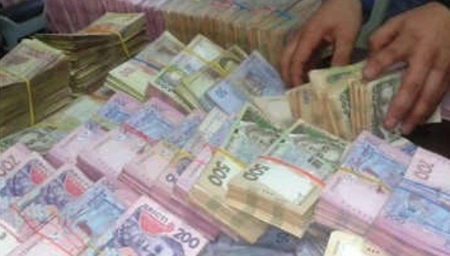 Бенкет під час війни! Чому чиновникам дозволяють проводити скандальні закупівлі Бенкет під час війни! Чому чиновникам дозволяють проводити скандальні закупівлі