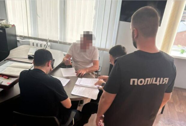 По всій Україні почалися затримки чиновників військкоматів: у чому їх звинувачують По всій Україні почалися затримки чиновників військкоматів: у чому їх звинувачують