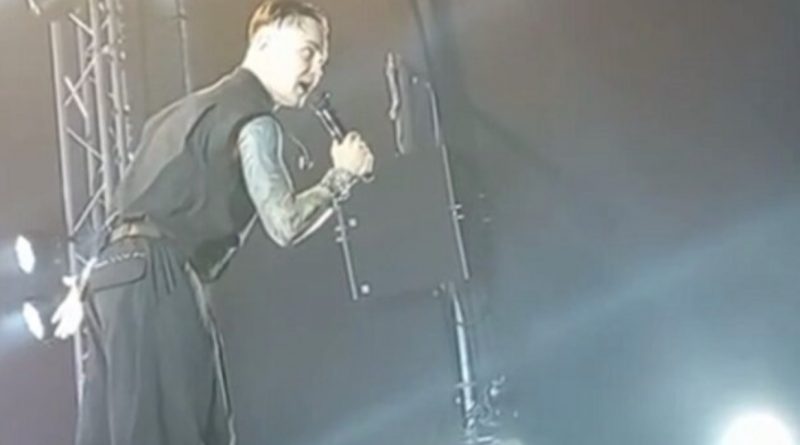 Тренер “Голосу країни” Пивоваров поставив на місце незадоволеного глядача: “Іди сюди!” Тренер “Голосу країни” Пивоваров поставив на місце незадоволеного глядача: “Іди сюди!”