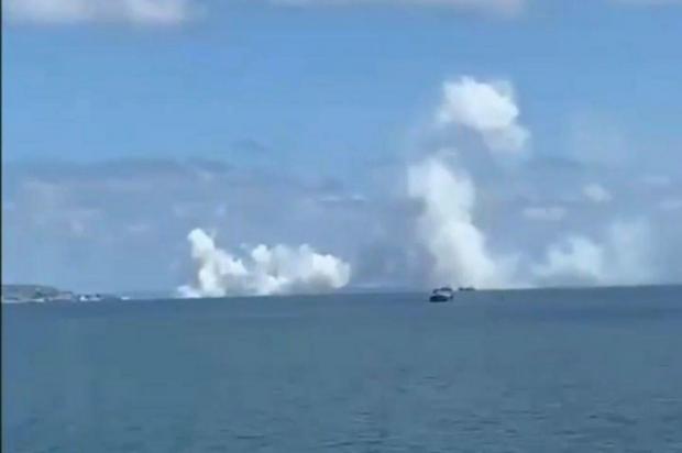 Пролунало не менше восьми вибухів: Кримський міст повторно атакували Пролунало не менше восьми вибухів: Кримський міст повторно атакували