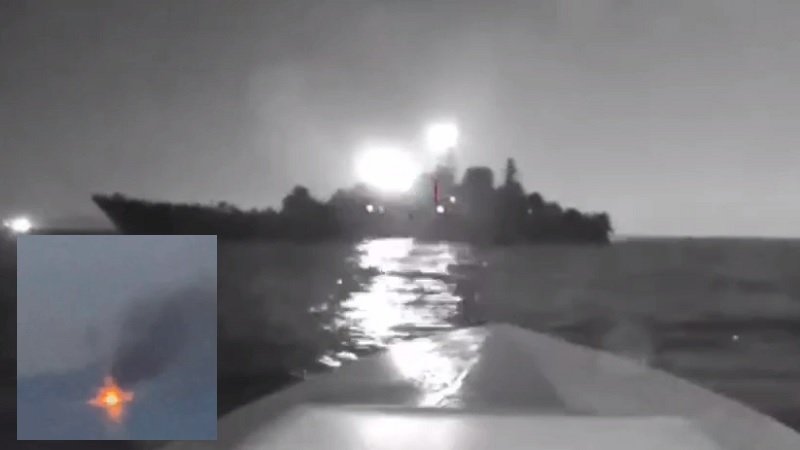 З’явилося Відео, як надводний дрон СБУ з 450 кг тротилу, атакує “російський воєнний корабель” З’явилося Відео, як надводний дрон СБУ з 450 кг тротилу, атакує “російський воєнний корабель”