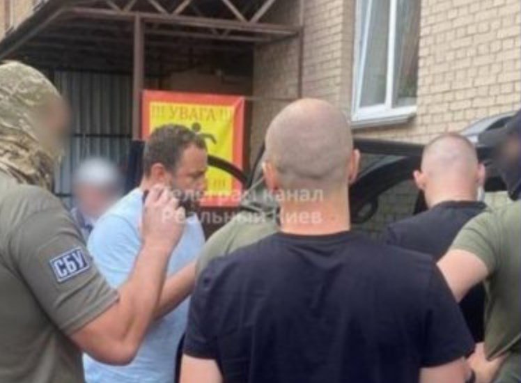 Дубінському світить до 6 років: СБУ проводить обшуки в нардепа щодо незаконного виїзду за кордон Дубінському світить до 6 років: СБУ проводить обшуки в нардепа щодо незаконного виїзду за кордон