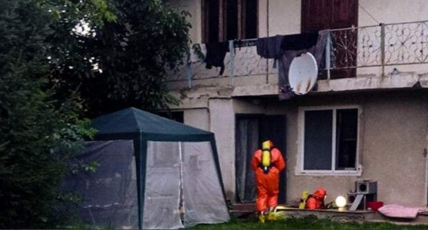 Врятувати нікого не вдалося: із підвалу на Львівщині винесли тіла чоловіків та жінки Врятувати нікого не вдалося: із підвалу на Львівщині винесли тіла чоловіків та жінки