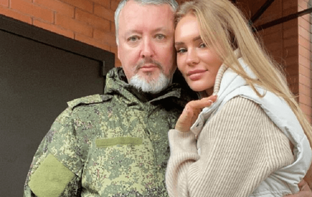 Посадили в один автозак із українцями: Дружина Гіркіна поскаржилась на “злочинну халатність” конвою Посадили в один автозак із українцями: Дружина Гіркіна поскаржилась на “злочинну халатність” конвою