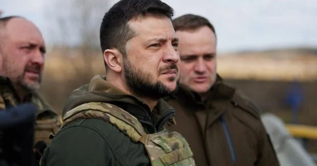 Зеленський поставив на місце всіх: “Хто не б’ється на передовій, той має допомагати битися. І не в барах, не в клубах, не перегонами на вулицях чи якимось показовим споживанням, а цілком конкретною допомогою воїнам…” Зеленський поставив на місце всіх: “Хто не б’ється на передовій, той має допомагати битися. І не в барах, не в клубах, не перегонами на вулицях чи якимось показовим споживанням, а цілком конкретною допомогою воїнам…”