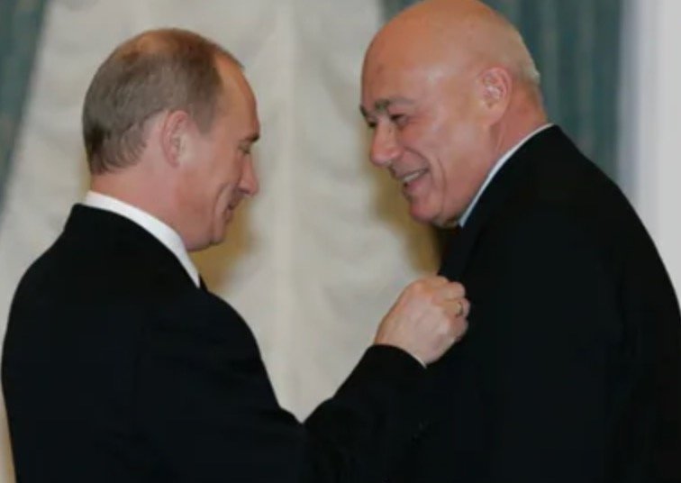 “Елітного” пропагандиста Познера, який зник на рік, “впіймали” на курорті в Європі: яка кара його наздогнала за підтримку війни “Елітного” пропагандиста Познера, який зник на рік, “впіймали” на курорті в Європі: яка кара його наздогнала за підтримку війни