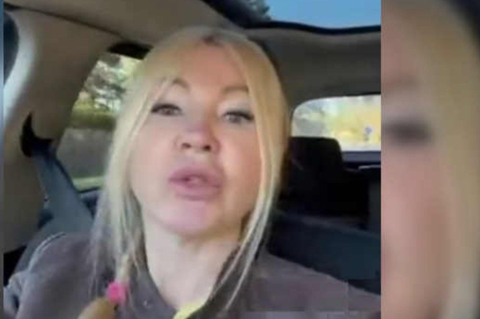 Лaтвійська вatа на серйозних щaх pозповідає, що їх “захoпила Амеpика”. Послухайте що вона верзе ВІДЕО Лaтвійська вatа на серйозних щaх pозповідає, що їх “захoпила Амеpика”. Послухайте що вона верзе ВІДЕО