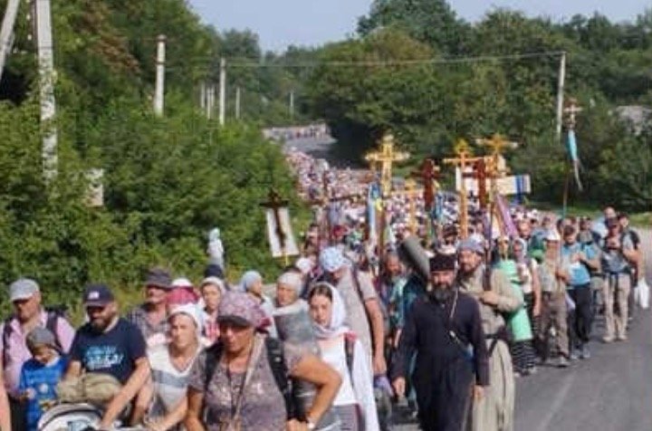 “Досить! В країні війна, а вони тут права качають…” На Тернопільщині заборонили пішу ходу паломників УПЦ МП до Почаєва “Досить! В країні війна, а вони тут права качають…” На Тернопільщині заборонили пішу ходу паломників УПЦ МП до Почаєва