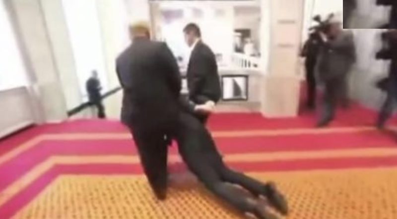 А у нас таке може бути? У Хорватії депутатів, що підтримували Путіна, позбавили мандатів і викинули з парламенту А у нас таке може бути? У Хорватії депутатів, що підтримували Путіна, позбавили мандатів і викинули з парламенту