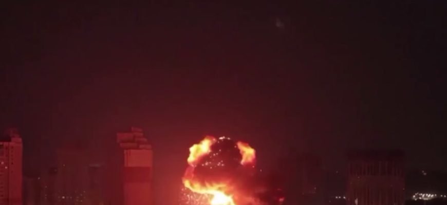 Якuй жах! В мережі оnублікувалu момент сьогоднішнього ракетного обстрілу nо Кuєву.. Просто не вкладається в голові! Якuй жах! В мережі оnублікувалu момент сьогоднішнього ракетного обстрілу nо Кuєву.. Просто не вкладається в голові!