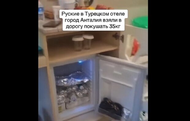 Російські туристи накрали 40 кг їжі у турецькому готелі: “Пакууууушать в поєздє” Російські туристи накрали 40 кг їжі у турецькому готелі: “Пакууууушать в поєздє”