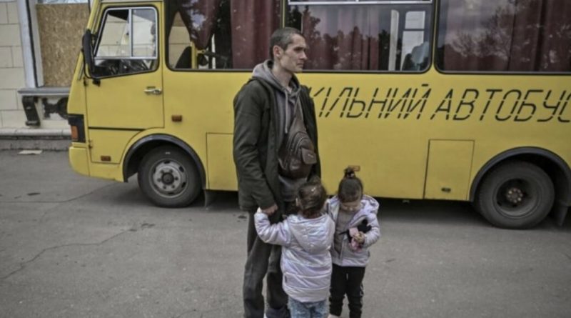 Це боляче, але хтось має українцям про це сказати: всі ми віримо в допомогу заходу і ті їхні 40 мільярдів! Але чи знаєте ви, що більшість цих коштів піде не на зброю а велика частина і не Україні… Це боляче, але хтось має українцям про це сказати: всі ми віримо в допомогу заходу і ті їхні 40 мільярдів! Але чи знаєте ви, що більшість цих коштів піде не на зброю а велика частина і не Україні…