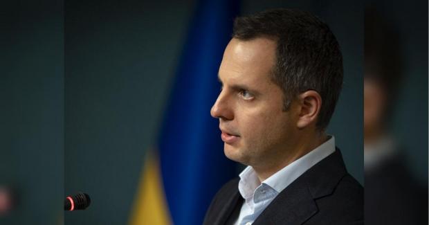 Заступник Єрмака прокоментував прибутки брата з сонячних електростанцій на окупованих територіях Заступник Єрмака прокоментував прибутки брата з сонячних електростанцій на окупованих територіях