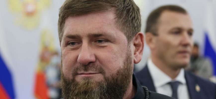 Лідер Чечні Кадиров помер: до лікарні летять вертольоти з Кремля Лідер Чечні Кадиров помер: до лікарні летять вертольоти з Кремля