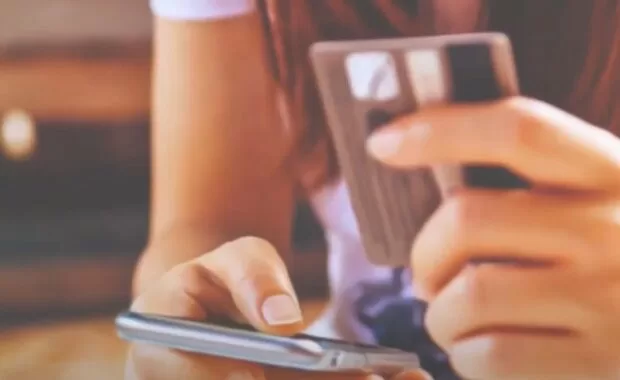 Українцям масово блокують картки: адвокат розповів, як уникнути уваги податкової до рахунків Українцям масово блокують картки: адвокат розповів, як уникнути уваги податкової до рахунків