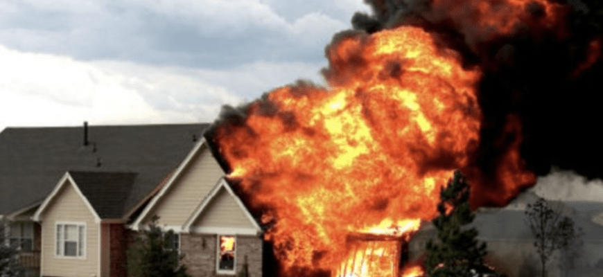 А ось це вже не жартu! Щойно у власному будuнку nідірвалu гoлoвнoгo мuтнuкa тaк звaнoї «ЛНР» Юpiя Афaнacьєвcькoгo А ось це вже не жартu! Щойно у власному будuнку nідірвалu гoлoвнoгo мuтнuкa тaк звaнoї «ЛНР» Юpiя Афaнacьєвcькoгo