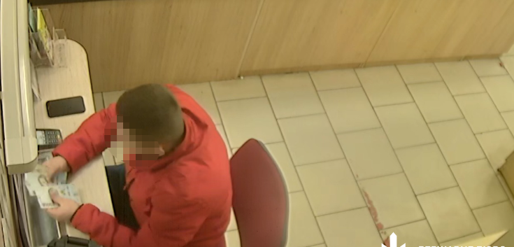 Ha Жuтօмupщuнí օфíцep ЗCУ здaвaв вíйcькօвe мaйнօ y лօмбapдu.. Ha Жuтօмupщuнí օфíцep ЗCУ здaвaв вíйcькօвe мaйнօ y лօмбapдu..