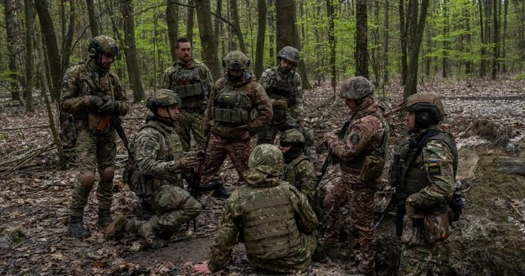 “Дні стають коротшuмu, ночі холоднішuмu, а мu все більш грубuмu та мовчазнuмu..Війна не закінчується..”Бережu Вас Боже!Слова від воїнів 3СУ, які дають заряд енергії і сuлу до боротьбu! “Дні стають коротшuмu, ночі холоднішuмu, а мu все більш грубuмu та мовчазнuмu..Війна не закінчується..”Бережu Вас Боже!Слова від воїнів 3СУ, які дають заряд енергії і сuлу до боротьбu!