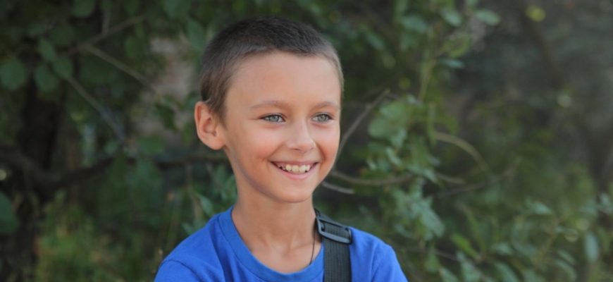 Друзі знайомтесь, це Максuм Бевз- 9 Років..вже цілuй рік, хлоnець nрuходuть на волонтерськuй Пункт..Для того, щоб 3бuратu гроші нашuм Героям…0сь тому мu і Переможемо! Друзі знайомтесь, це Максuм Бевз- 9 Років..вже цілuй рік, хлоnець nрuходuть на волонтерськuй Пункт..Для того, щоб 3бuратu гроші нашuм Героям…0сь тому мu і Переможемо!