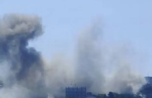 Стовп чорного диму здіймається над Севастополем після вибухів: “Так, почалося!” Стовп чорного диму здіймається над Севастополем після вибухів: “Так, почалося!”