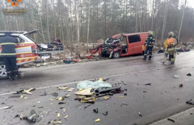 Без батьків залишилось 23 дитини: На Рівненщині сталася моторошна ДТП (фото, відео) Без батьків залишилось 23 дитини: На Рівненщині сталася моторошна ДТП (фото, відео)