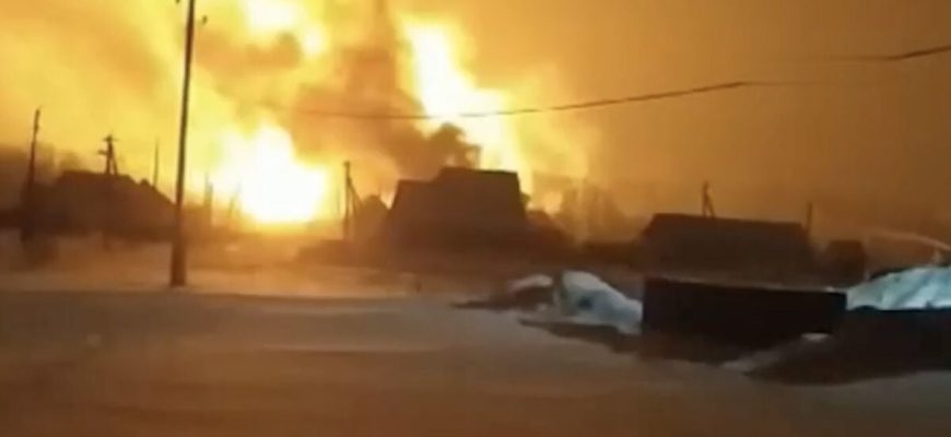 У Пермському краї вибух на газопроводі: вогонь перекинувся на потяг та будинки, є постраждалі У Пермському краї вибух на газопроводі: вогонь перекинувся на потяг та будинки, є постраждалі