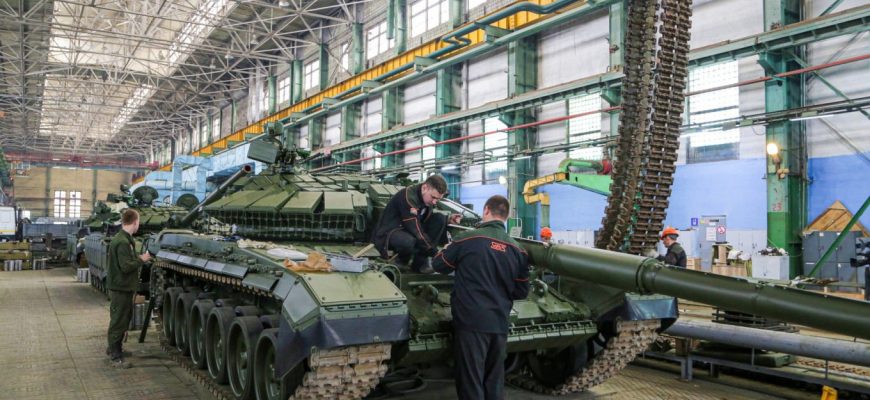 Військова економіка не зможе весь час тримати на плаву РФ – експерти про те, коли все звалиться Військова економіка не зможе весь час тримати на плаву РФ – експерти про те, коли все звалиться