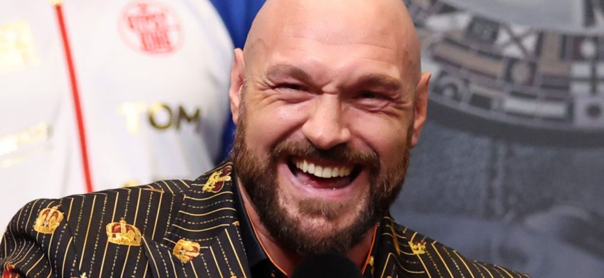 Ф’юрі, заливаючись сміхом, образив Вуса і пообіцяв блискучий нокаут. Ф’юрі, заливаючись сміхом, образив Вуса і пообіцяв блискучий нокаут.