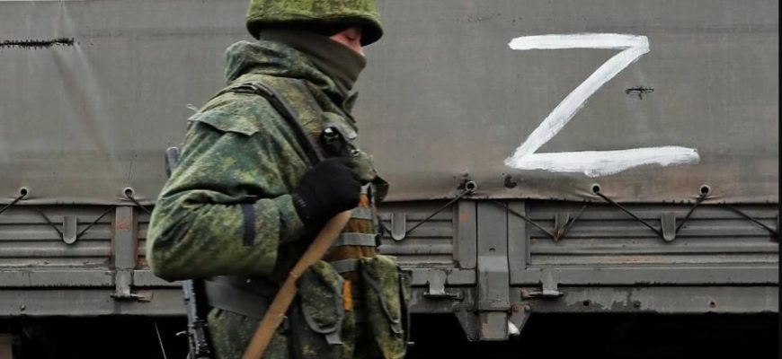 Солдат ЗС РФ під час взяття в полон спробував підірвати бійців ЗСУ – розплата була миттєвою Солдат ЗС РФ під час взяття в полон спробував підірвати бійців ЗСУ – розплата була миттєвою