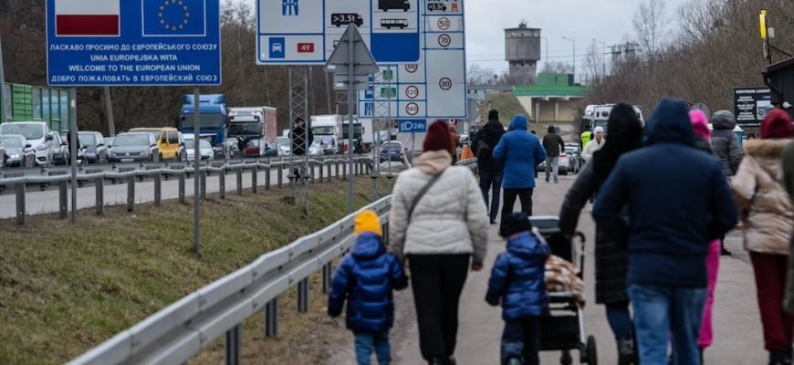 У Польщі запропонували вислати українських чоловіків із ЄС додому: “Оптимальний варіант” У Польщі запропонували вислати українських чоловіків із ЄС додому: “Оптимальний варіант”