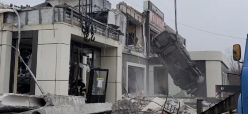 “Удар був не випадковий. Навідник був поруч”, – Z-пропагандист розкрив правду про приліт у Лисичанську “Удар був не випадковий. Навідник був поруч”, – Z-пропагандист розкрив правду про приліт у Лисичанську