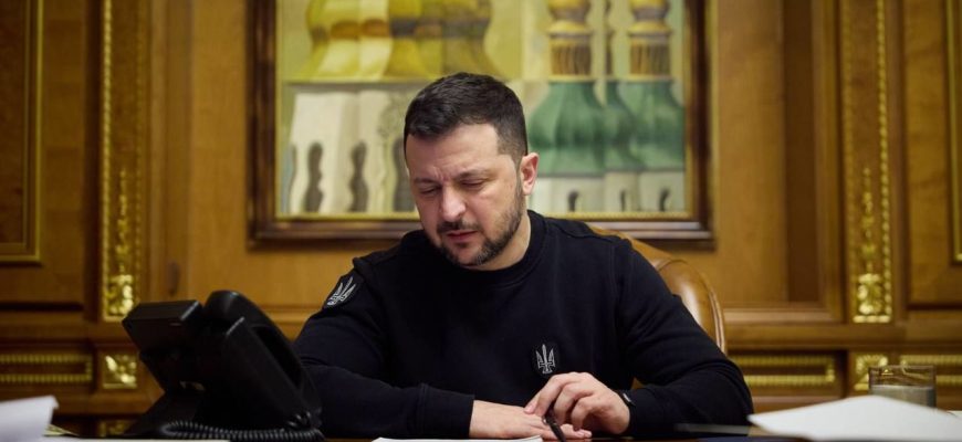 Зеленський після розмови з Макроном анонсував десятки САУ СAESAR для України Зеленський після розмови з Макроном анонсував десятки САУ СAESAR для України