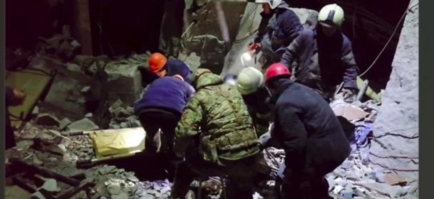 Хотіли випити, але щось пішло не так: Приліт у Лисичанську був по кафе “Адріатика”, в якому зібрались представники окупаційної адміністрації Хотіли випити, але щось пішло не так: Приліт у Лисичанську був по кафе “Адріатика”, в якому зібрались представники окупаційної адміністрації