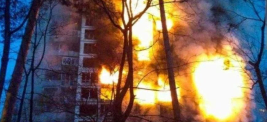 Боже, допоможи Перше відео з місця влучання в багатоповерхівку в Києві. Боже, допоможи Перше відео з місця влучання в багатоповерхівку в Києві.