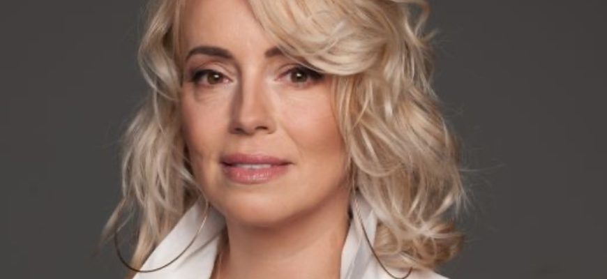 «Я плакала. А ракети все летіли без перерви»: телеведуча Оксана Гутцайт про випробування під час великої війни «Я плакала. А ракети все летіли без перерви»: телеведуча Оксана Гутцайт про випробування під час великої війни