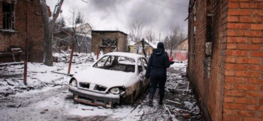 “Негайно тікайте!”: Харків’янин врятував кількох сусідів після удару РФ по нафтобазі (відео) “Негайно тікайте!”: Харків’янин врятував кількох сусідів після удару РФ по нафтобазі (відео)