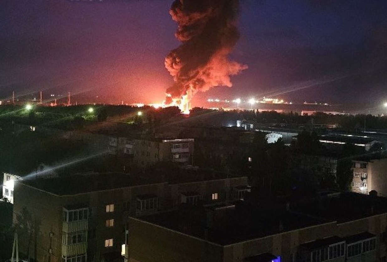 На болотах істерика: москву атакували три десятки дронів. Відео На болотах істерика: москву атакували три десятки дронів. Відео