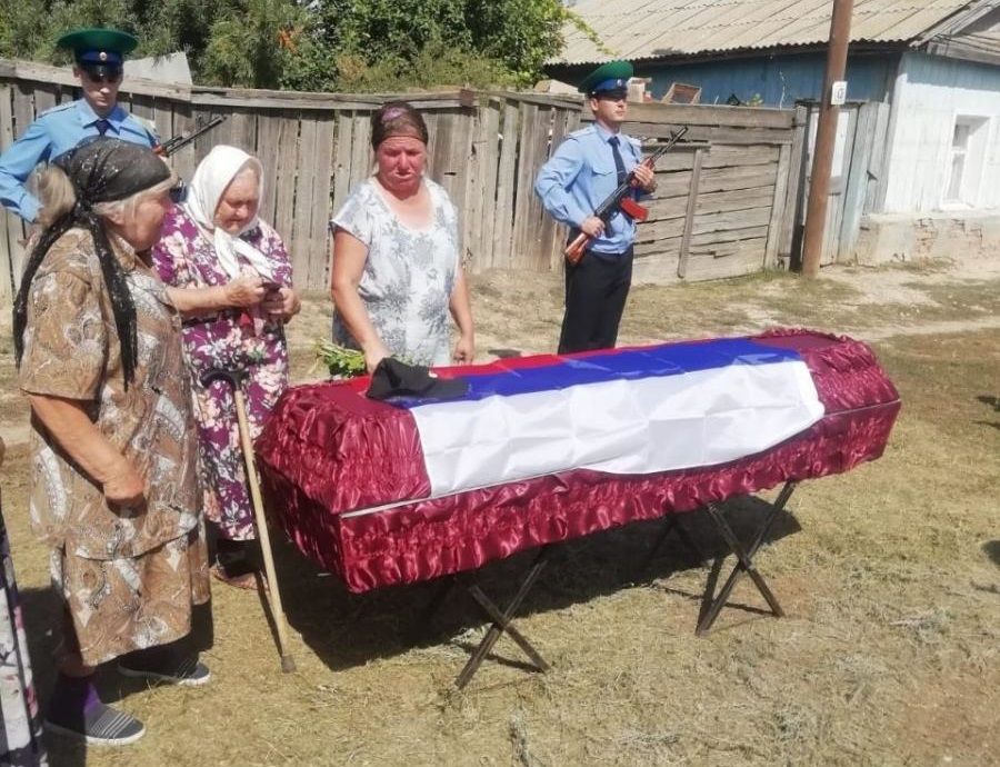 “Біднота і убогість”, – у Мережі обговорюють фото похорону російського окупанта під Саратовом, який загинув в Україні “Біднота і убогість”, – у Мережі обговорюють фото похорону російського окупанта під Саратовом, який загинув в Україні