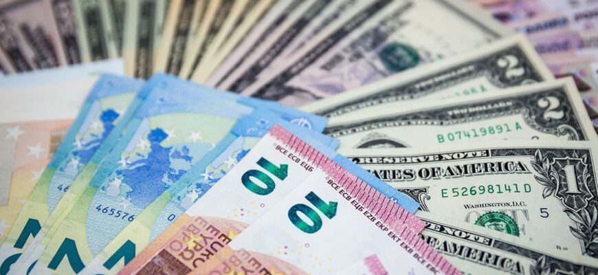 Євро різко впав до долара на тлі новин про перемогу Трампа – у ЄС побоюються торгової війни зі США Євро різко впав до долара на тлі новин про перемогу Трампа – у ЄС побоюються торгової війни зі США