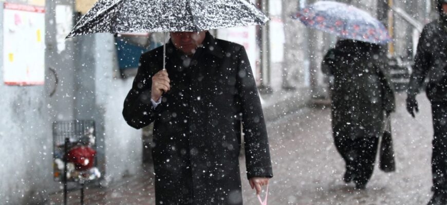 Завтра в Україні дощі та похолодання, але найгірше у четвер принесе атмосферний фронт Завтра в Україні дощі та похолодання, але найгірше у четвер принесе атмосферний фронт