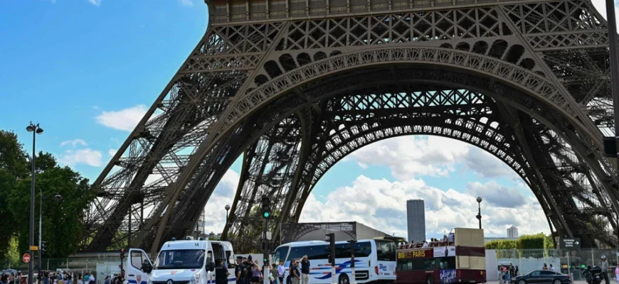 На Ейфелевій вежі трапилася пожежа: що відомо На Ейфелевій вежі трапилася пожежа: що відомо