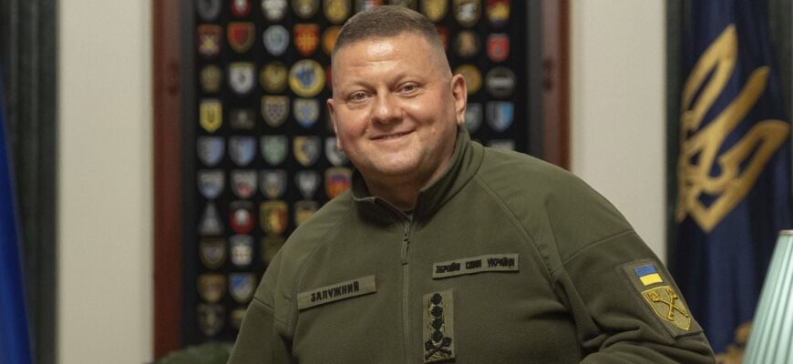 “Мрійте та йдіть до своєї мрії!” – Валерій Залужний презентував свою книгу “Моя війна” “Мрійте та йдіть до своєї мрії!” – Валерій Залужний презентував свою книгу “Моя війна”