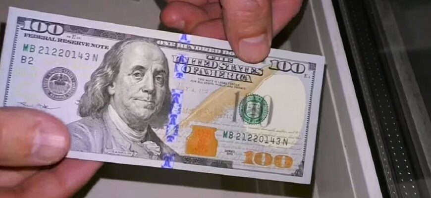 Долар вже по 43, євро – далеко за 50: новий курс валют приголомшив усіх Долар вже по 43, євро – далеко за 50: новий курс валют приголомшив усіх