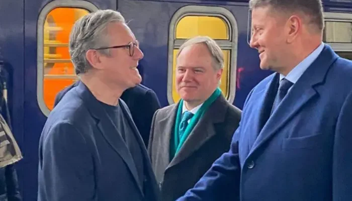 Залужний приїхав до Києва, щоб зустріти поважного гостя (фото) Залужний приїхав до Києва, щоб зустріти поважного гостя (фото)