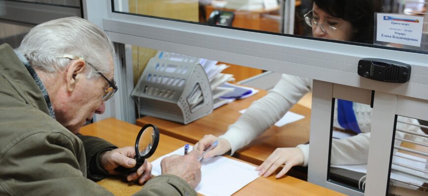 Попереду голодний січень: з 1-го числа для багатьох пенсіонерів буде зупинено виплату пенсій Попереду голодний січень: з 1-го числа для багатьох пенсіонерів буде зупинено виплату пенсій